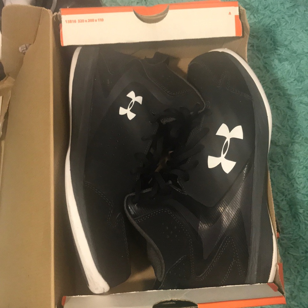 Under armor basketball sneakers men’s